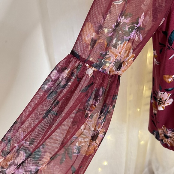 Elegant Floral Women's Blouse in Burgundy - Picture 4 of 6